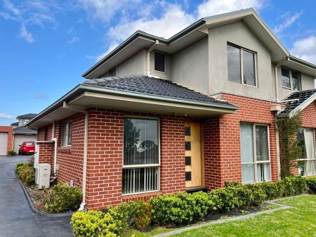 LOVELY TOWNHOUSE IN A GREAT LOCATION
