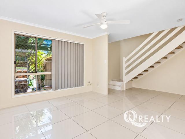 Lovely Townhouse In A Prime Location!