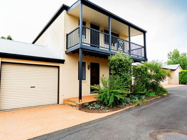 Lovely Townhouse with Crim safe security in a gated community!