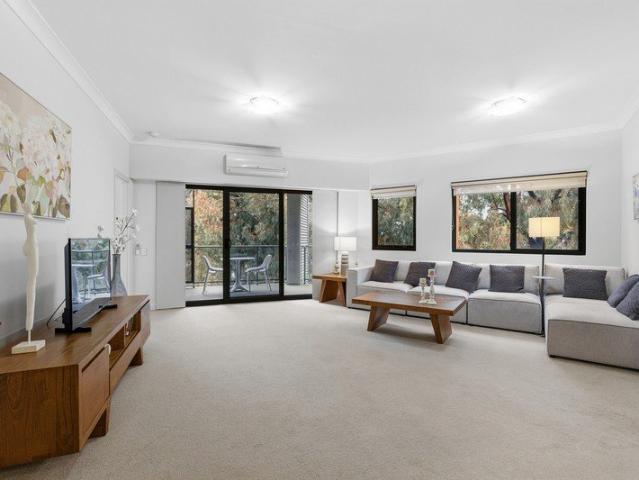Lovely Top Floor 3 Bedroom Apartment with 2 Car Bays + Storage with Every Convenience Nearby