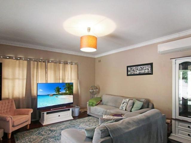 Lovely Three Bedroom Home in a Great City to Coast Location!
