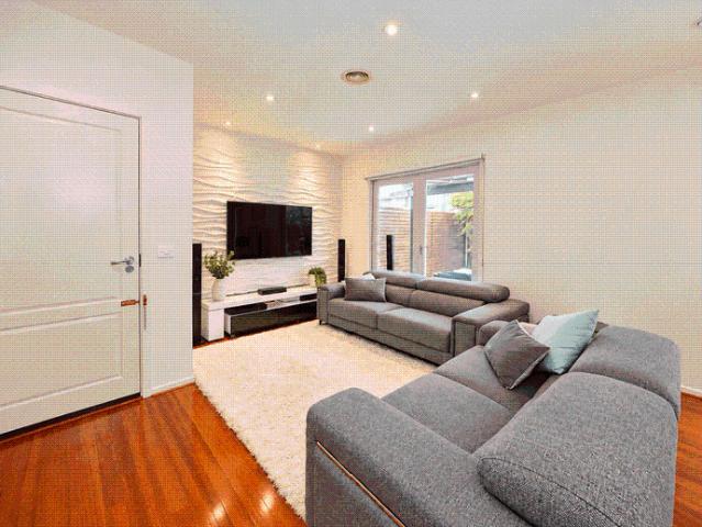 LOVELY TWO BEDROOM HOME WITH SPACIOUS COURTAYRD!