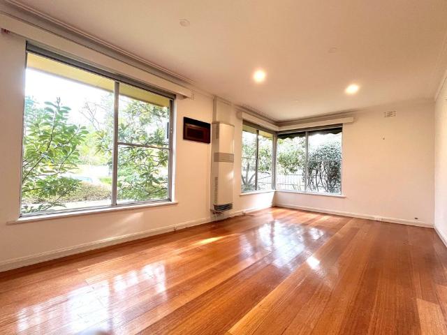 LOVELY TWO BEDROOM HOME IN THE HEART OF CAMBERWELL