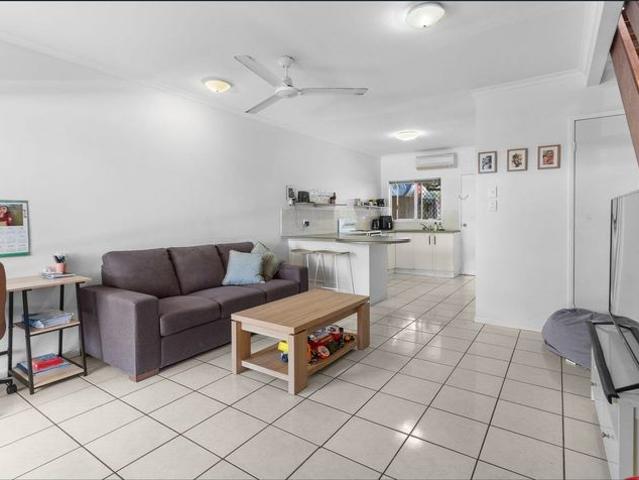 Lovely Unfurnished Townhouse with rear enclosed courtyard