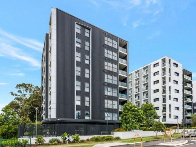 Lovely Unit with Elevated Leafy Views