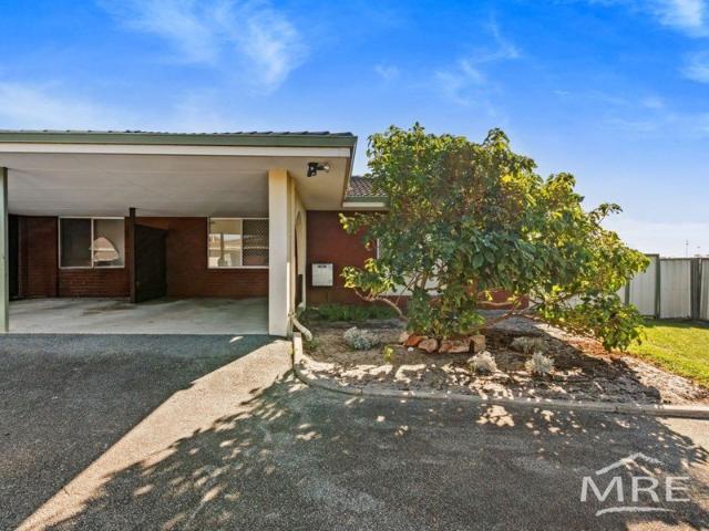 LOVELY UNIT IN EXCELLENT LOCATION