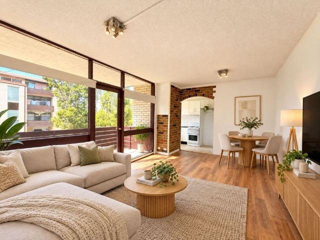 Lovely Unit in Great Location&excl