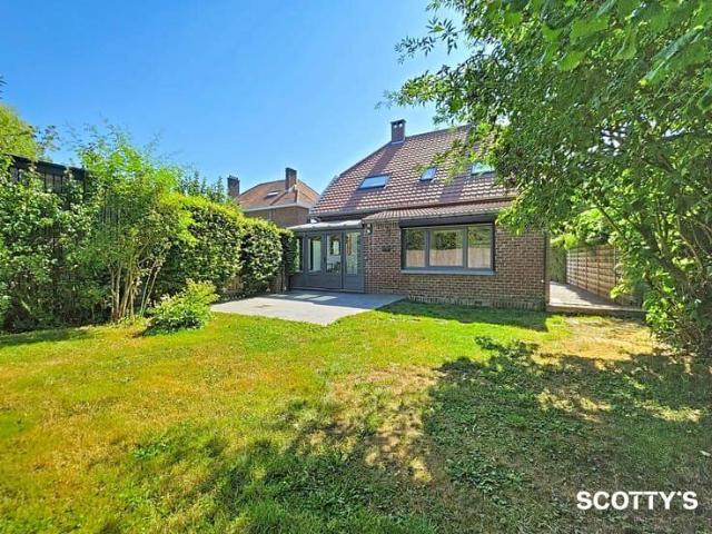 Lovely villa with 3 bedrooms, a sunny garden and terrace