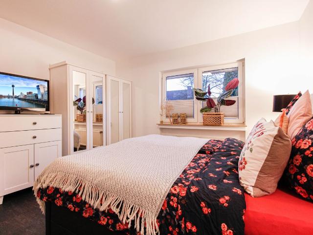 Lovingly furnished & bright home in the heart of the city, Dusseldorf Amsterdam Apartments for Rent
