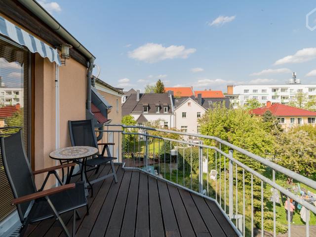 Lovingly furnished business apartment with roof terrace in the villa district of Alt Hohenschönhausen Berlin, Berlin Amsterdam Apartments for Rent