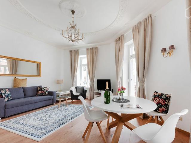 Lovingly furnished old style apartment with balcony in Leipzig, Leipzig Amsterdam Apartments for Rent