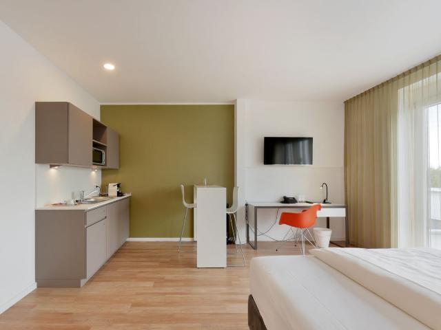 Lovingly furnished Serviced Apartment in the middle of Hürth with large balcony & weekly cleaning, Hurth Amsterdam Apartments for Rent