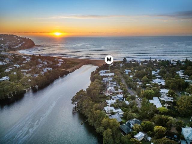 Lovingly restored lakehouse with new architectural plans on the shores of Cockrone Lagoon