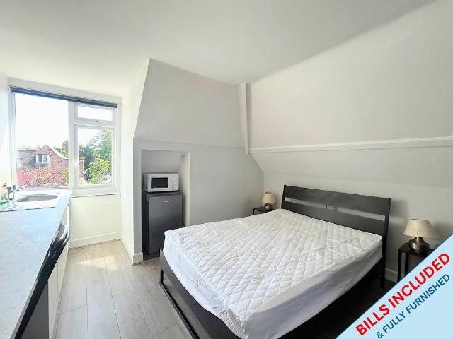 Lowther Road, Charminster, BH8 Studio to rent £775 pcm £179 pw