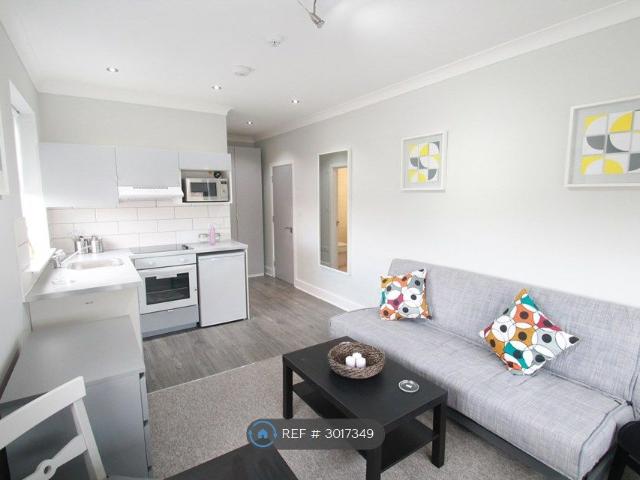 Lowther Road, Edgware HA7, Studio to rent, £1,200 pcm | PrimeLocation