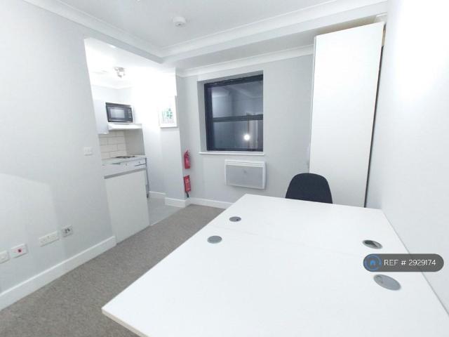 Lowther Road, Edgware, HA7 Studio to rent £795 pcm £183 pw