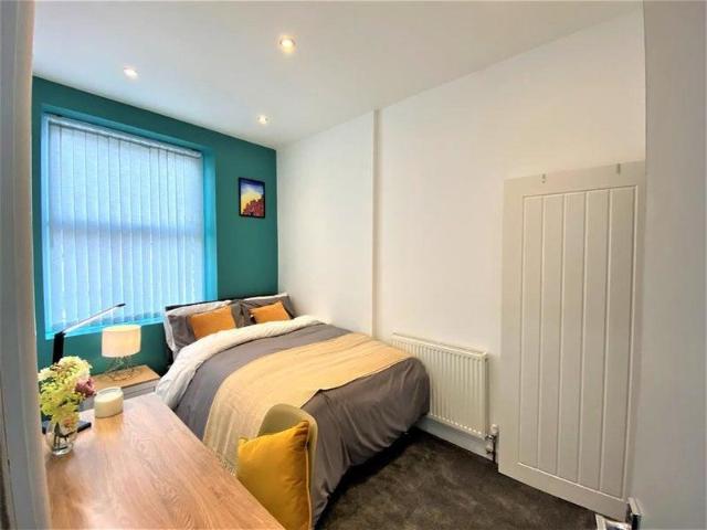 Lowtown, Pudsey LS28 1 bed in a flat share to rent £650 pcm £150 pw