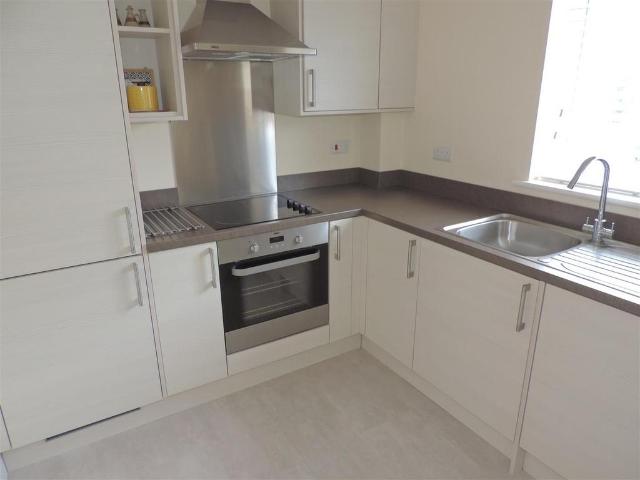 Low Cragg Close, Kendal 2 bed apartment to rent £925 pcm £213 pw