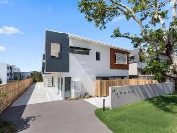 Low Body Coporate Contemporary Townhouse with 3 Master Bedrooms in the Heart of Coopers Plains