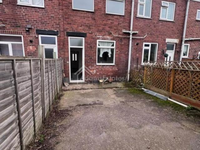 Low Green, Knottingley WF11, 2 bed terraced house to rent, £700 pcm | PrimeLocation