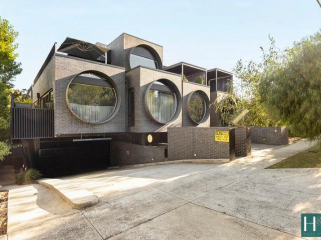 Low Density, Apartment Lifestyle in Ivanhoe East!