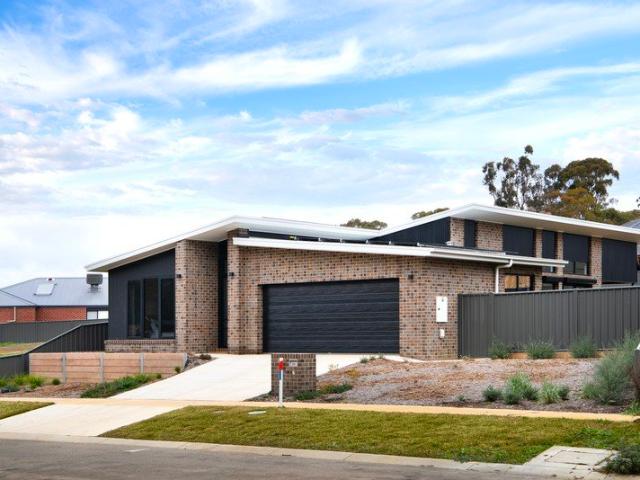 Low energy Living with High end Design Close to the centre of Castlemaine