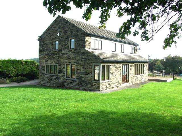 Low Farm, Wakefield Road, Grange. 5 bed detached house to rent £1,995 pcm £460 pw