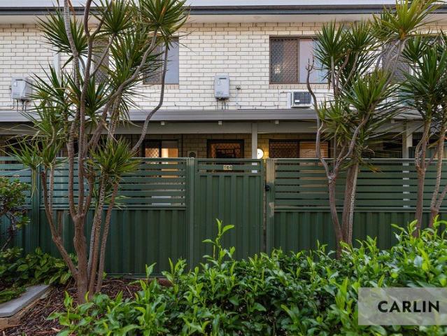LOW FUSS LIVING, STEPS FROM BAYSWATER'S BUZZING CAFE STRIP