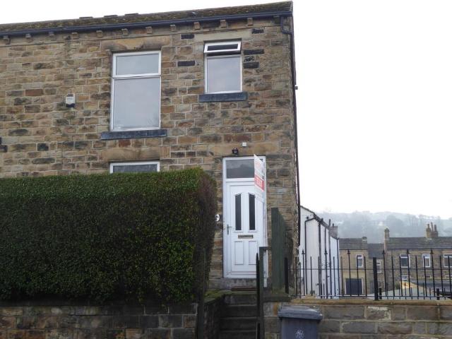 Low Lane, Birstall, Batley 2 bed terraced house to rent £700 pcm £162 pw