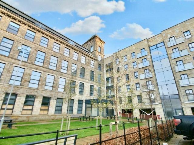 Low Lane, Horsforth, Leeds LS18, 3 bed flat to rent, £1,950 pcm | PrimeLocation