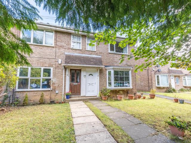 Low Lane, Leeds LS18 2 bed flat to rent £875 pcm £202 pw