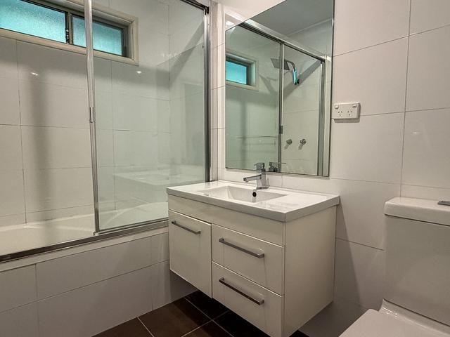 Low maintance living in prime Kingswood location
