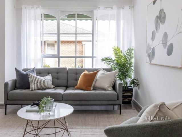 Low Maintenace Living In Great Location
