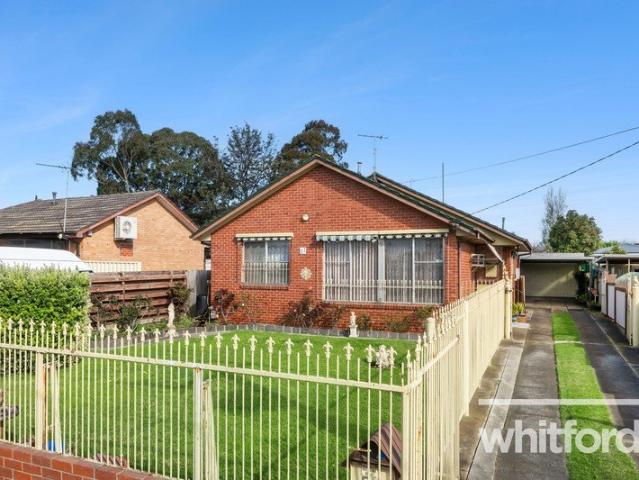 Low maintenance 3 bed brick home on large block
