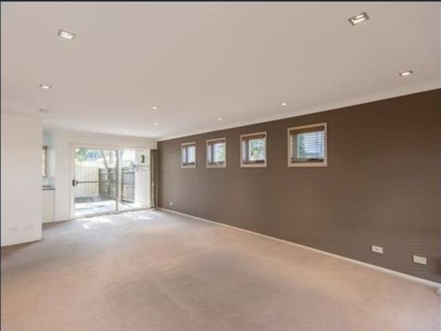 LOW MAINTENANCE 3 BED TOWNHOUSE ACCESS VIA BURGIN CLOSE, Berkeley Vale
