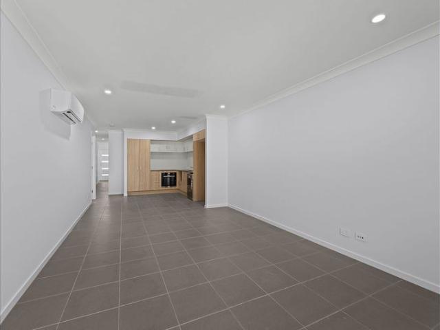 Low Maintenance 3 Bedroom Duplex w/ Airconditioning