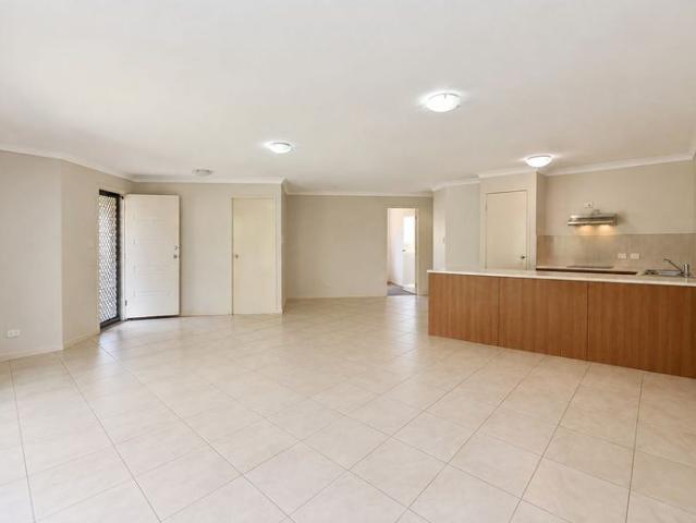 Low maintenance 3 bedroom duplex Ready to call home!