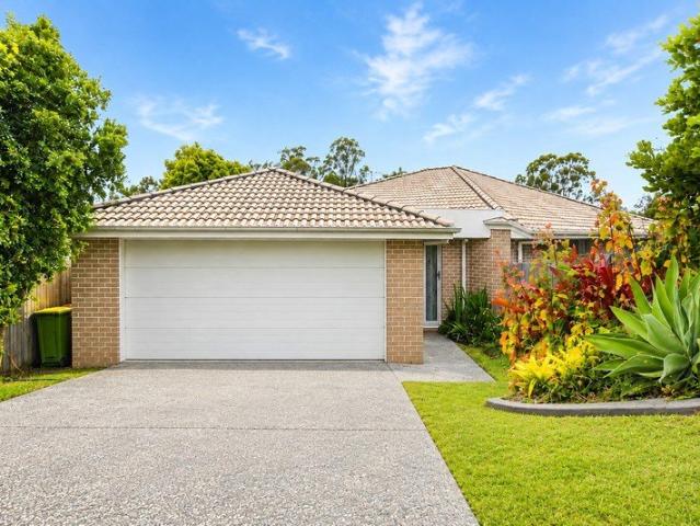 Low maintenance 3 bedroom duplex Ready to call home!