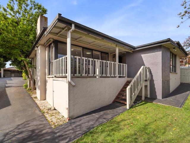 LOW MAINTENANCE 3 BEDROOM FAMILY HOME