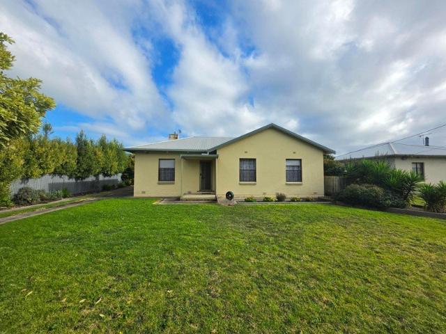 Low Maintenance 3 Bedroom Home!