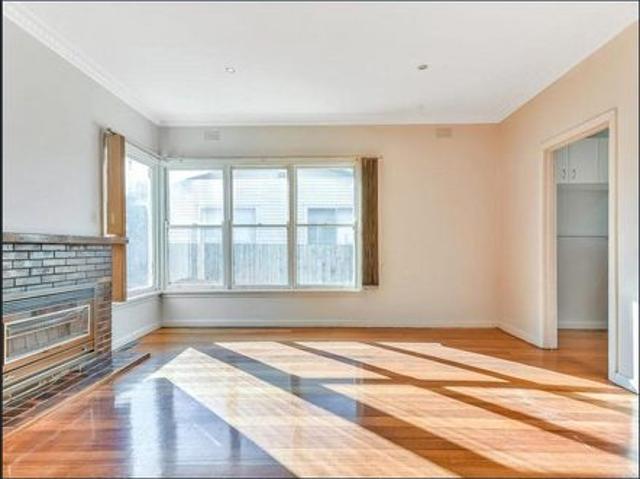 Low Maintenance 3 Bedroom Home in Convenient Location