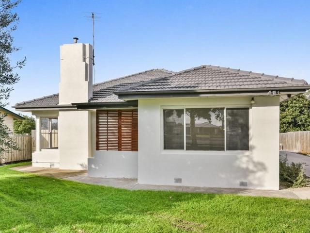 Low Maintenance 3 Bedroom Home in Convenient Location