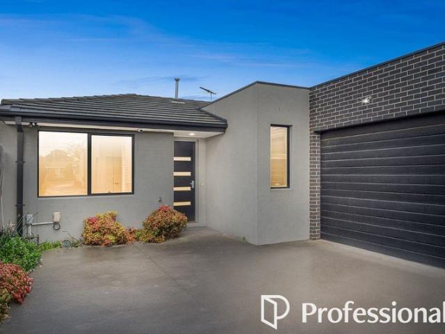Low maintenance 3 Bedroom Living in Great location