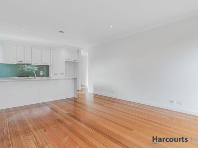 Low maintenance 3 Bedroom Living in Great location