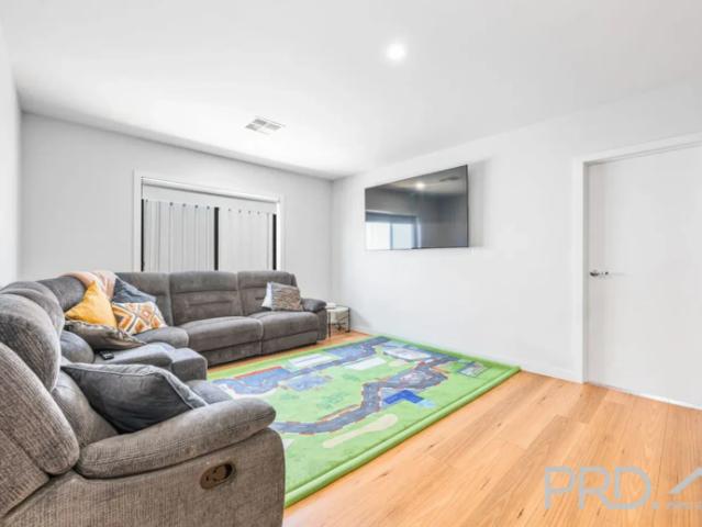 LOW MAINTENANCE 3 BEDROOM TOWNHOUSE