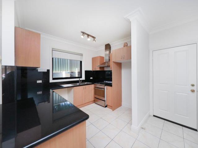 LOW MAINTENANCE 3 BEDROOM TOWNHOUSE IN PRIME LOCATION!
