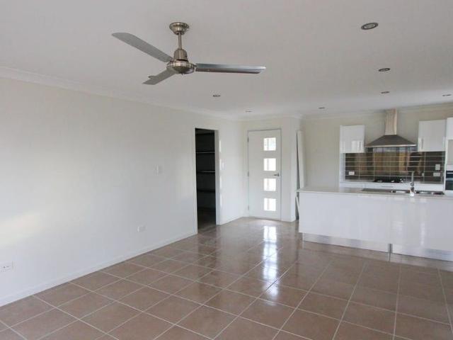 LOW MAINTENANCE 3 BEDROOM TOWNHOUSE IN SOUGHT AFTER AREA OF CLINTON