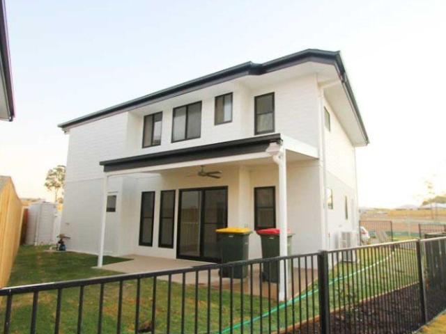 LOW MAINTENANCE 3 BEDROOM TOWNHOUSE IN SOUGHT AFTER AREA OF CLINTON