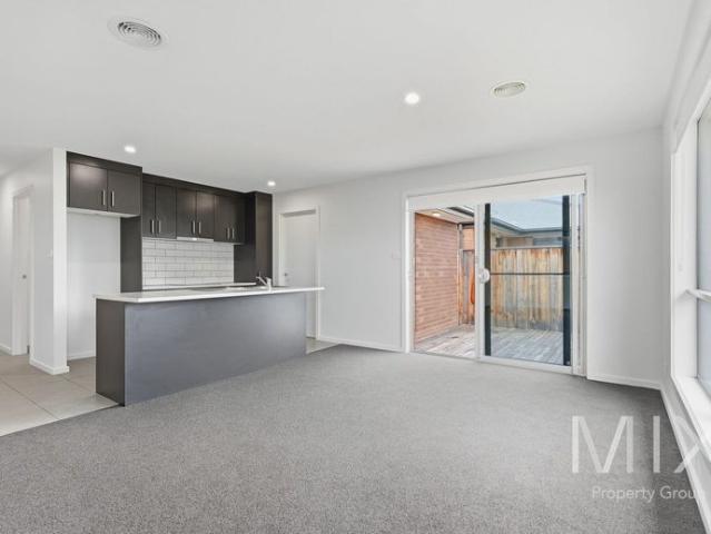 Low maintenance 3 Bedroom Unit