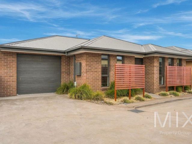 Low maintenance 3 Bedroom Unit